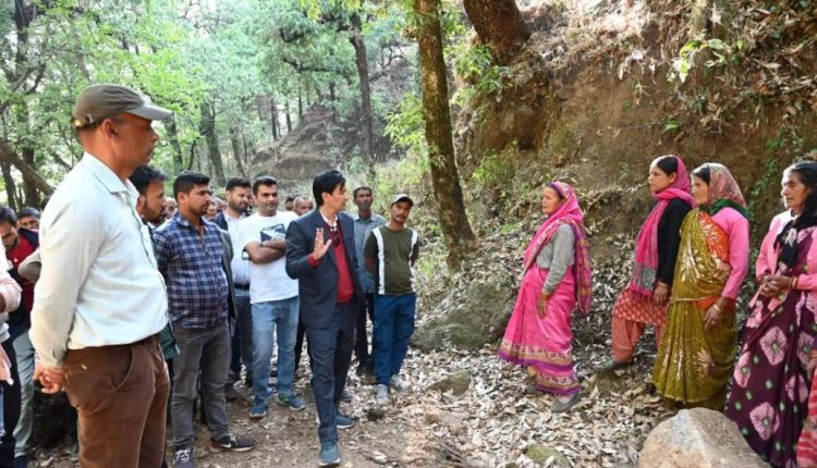 Restaurant and resort were being built by cutting trees and mountains, then the commissioner arrived