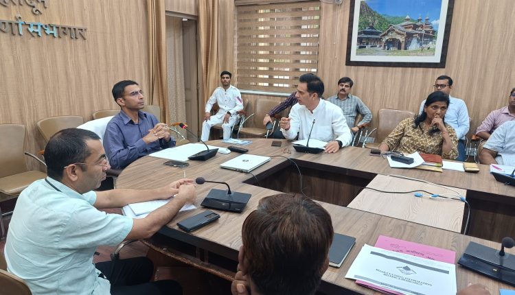 Fix all the roads by 25th October, DM did not agree to the arguments of the executing agencies.