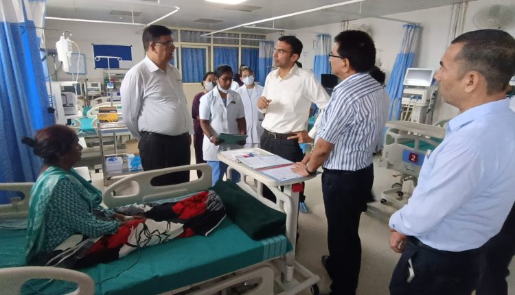 District Magistrate reached the district hospital, as soon as he heard about it, there was panic in the hospital.