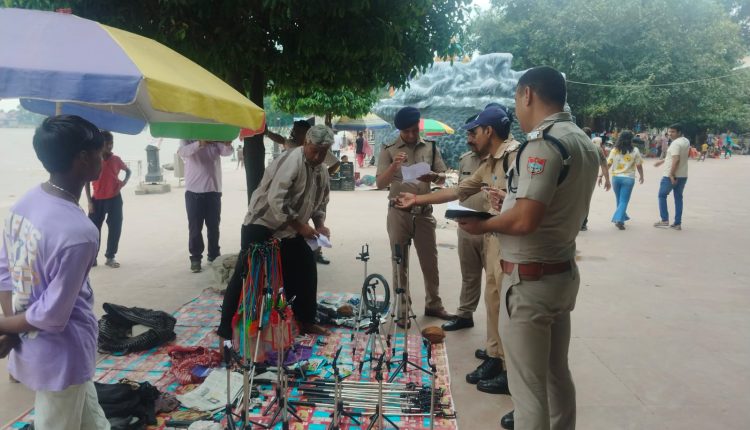 On the instructions of SSP Dehradun, police conducted verification campaign in Rishikesh area.