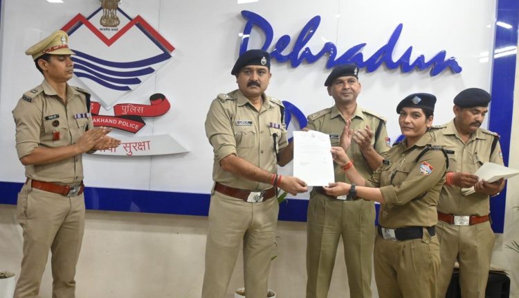 62 officersemployees who did excellent work were honored